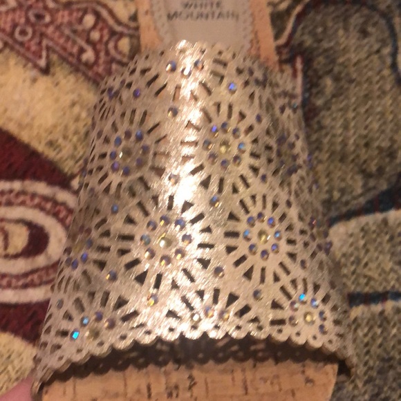 Gold wedge sandals with crystals - Picture 4 of 7